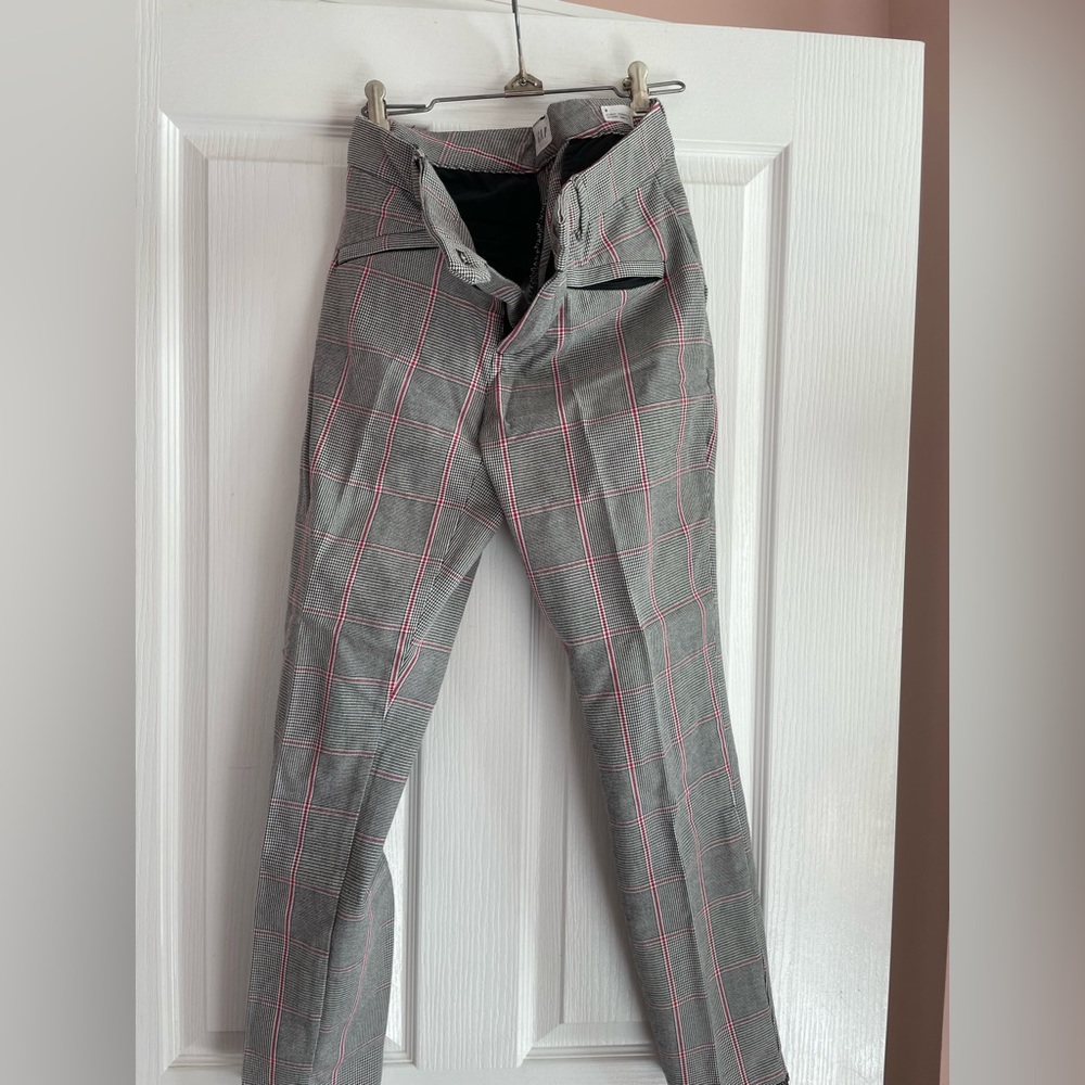Grey and white with pink stripes gap pants ✨